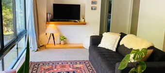 Lakefront Retreat 8 mins from Queenstown | Bikes, Beach & Bush