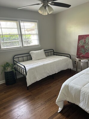 3 bedrooms, free WiFi, bed sheets - About 2Miles from Augusta National. 3BR home in Brynwood w/Patio and backyard (Augusta)