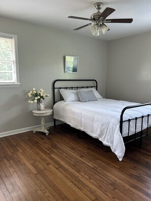 3 bedrooms, free WiFi, bed sheets - About 2Miles from Augusta National. 3BR home in Brynwood w/Patio and backyard (Augusta)