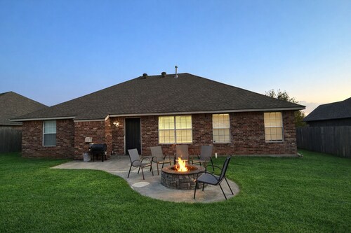 Charming 3-bed house in Mustang. Perfect for families and close to the Airport!
