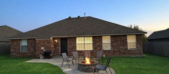 Charming 3-bed house in Mustang. Perfect for families and close to the Airport!