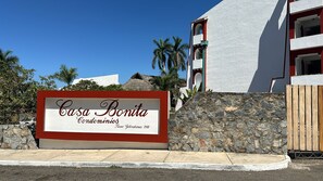 Exterior detail - Beautiful & Spacious 2 bed 2 bath Condo in Casa Bonita.  Ixtapa ,Zihuatanejo (Ixtapa Zihuatanejo)