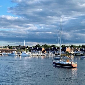 Marina - Luxury 4BR Newburyport Coastal Home (Newburyport)