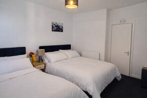 3 bedrooms, iron/ironing board, free WiFi, bed sheets - 3 bedroom Apartment in Central Kirkcaldy Fife-Secure, WiFi, Long stay welcome (Kirkcaldy)