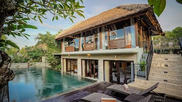 Standard Villa | Pool