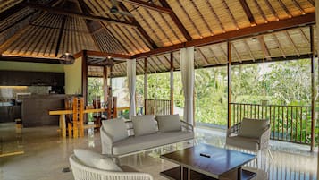 Vila Superior, pemandangan kolam renang | Interior