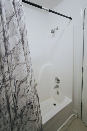 Towels, soap, toilet paper - 6 Mins Walk to Transfer Co Food Hall/Downtown (Raleigh)