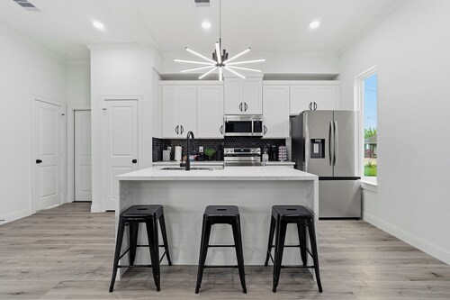 The H-Town Hive Cozy, Chic & Close to Everything