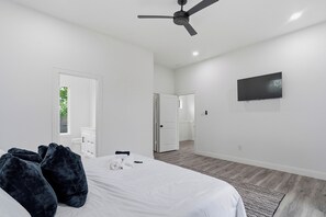 3 bedrooms, iron/ironing board, WiFi, bed sheets