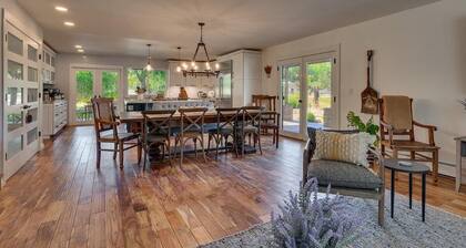 Marbella Lane - Eccentric 4BR Modern Ranch Home