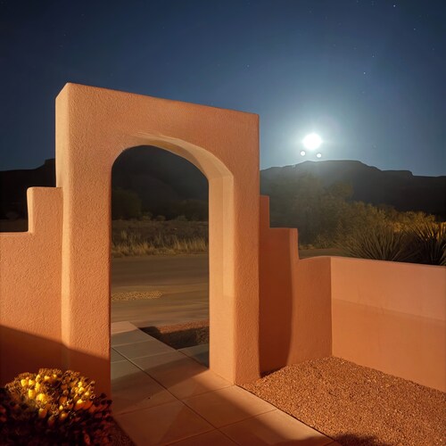 Serene 3-bedroom house perfect for relaxing stays in Alamogordo