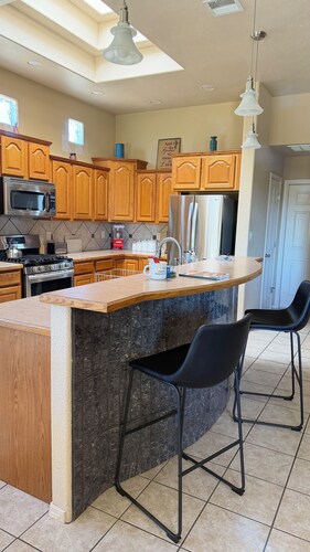 Serene 3-bedroom house perfect for relaxing stays in Alamogordo