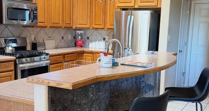 Serene 3-bedroom house perfect for relaxing stays in Alamogordo