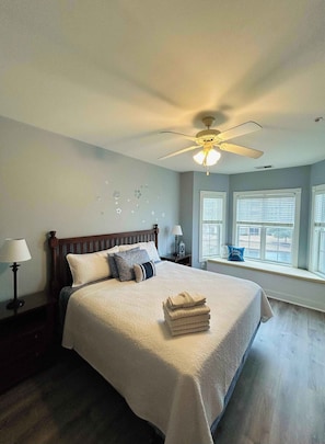 2 bedrooms, iron/ironing board, WiFi, bed sheets - Lakeview Luxury: Relaxing Myrtle Beach Condo (Myrtle Beach)