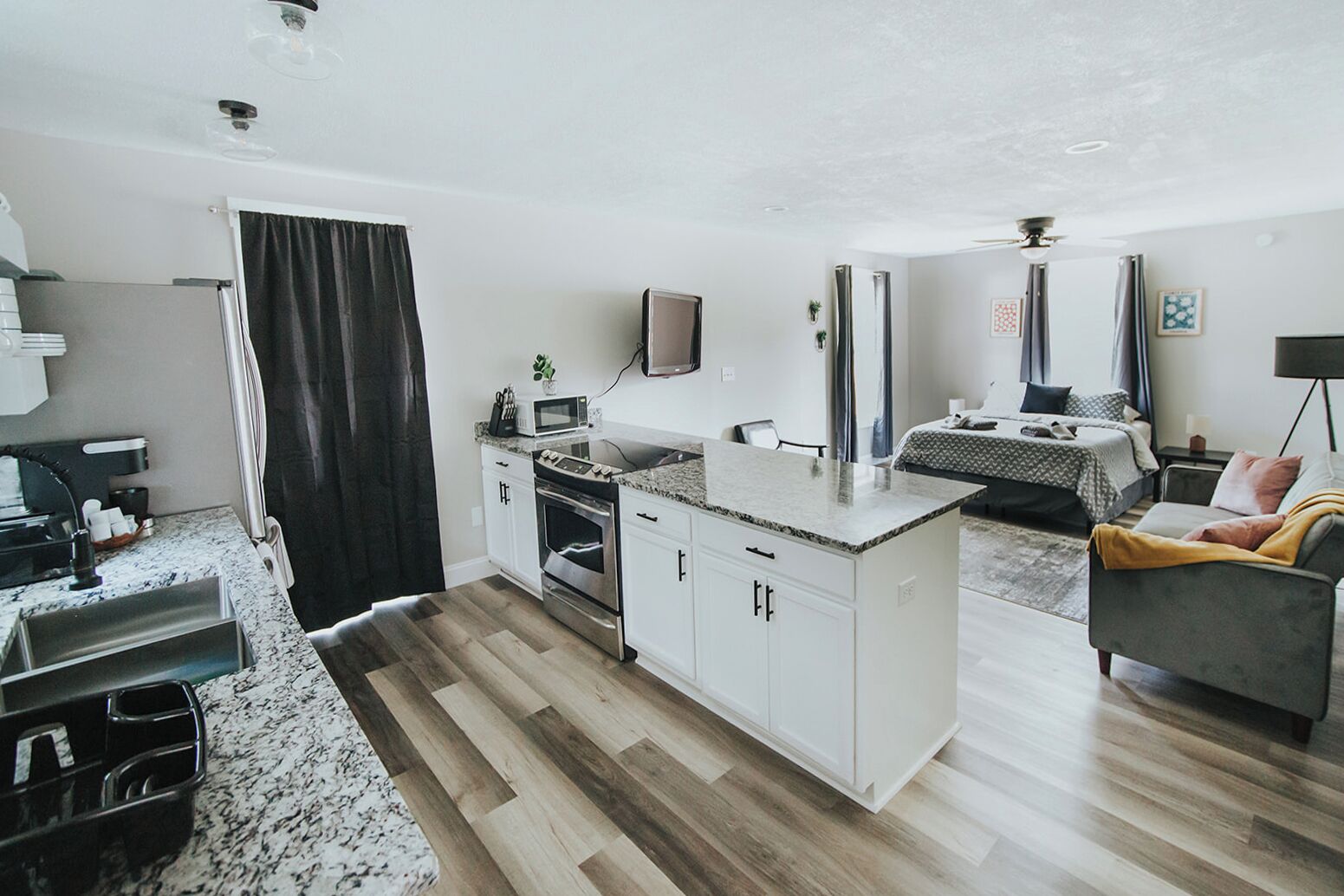 1 bedroom, desk, WiFi, bed sheets