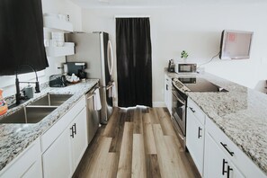 Private kitchen - 12 Min Walk to Riverfront, Mother in Law Studio (Wilmington)