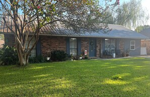 Exterior - Comfortable Long-Term Rental Home in Gonzales (Gonzales)