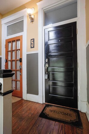 Interior - Charming 2 BDRM Apt w/ Balcony| Historic District (Savannah)