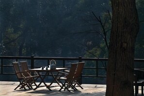 Outdoor dining - GINLAN JIA Resort Longjing Hangzhou (Hangzhou)