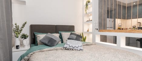 Iron/ironing board, Internet, bed sheets