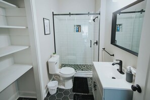 Bathroom - 12 Min Walk to Riverfront, Beautiful Peaceful Home (Wilmington)