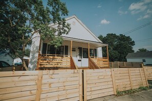 Exterior - 12 Min Walk to Riverfront, Beautiful Peaceful Home (Wilmington)