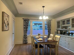 Dining - Modern 3BR near Caltech Pasadena King Beds Parking Monthly Stays (Pasadena)