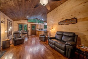 Smart TV, fireplace - Brew Ridge | Blue Ridge, Ga (Blue Ridge)