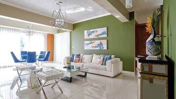 Condo, 3 Bedrooms, Accessible, Balcony | Dining room