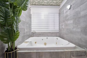 Condo, 3 phòng ngủ, phù hợp cho người khuyết tật, ban công | Phòng tắm