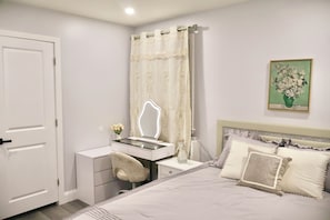 Unclassified image, 4 of 44, button - Entire Suburban Home 15 Mins to Philly & Stadium (Essington)