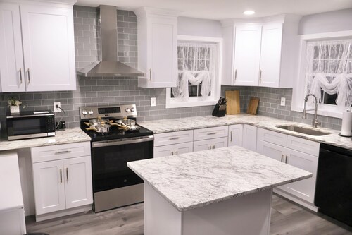 Entire Suburban Home 15 Mins to Philly & Stadium