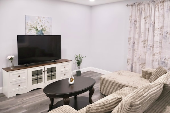 Unclassified image, 1 of 44, button - Entire Suburban Home 15 Mins to Philly & Stadium (Essington)