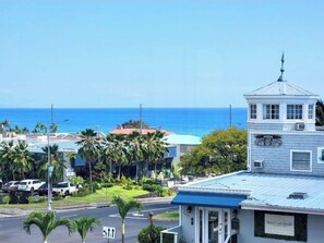 Exterior - Kona Kai - Big Island - Perfect Location! Steps to cafes, shops, and waterfront! (Kailua-Kona)