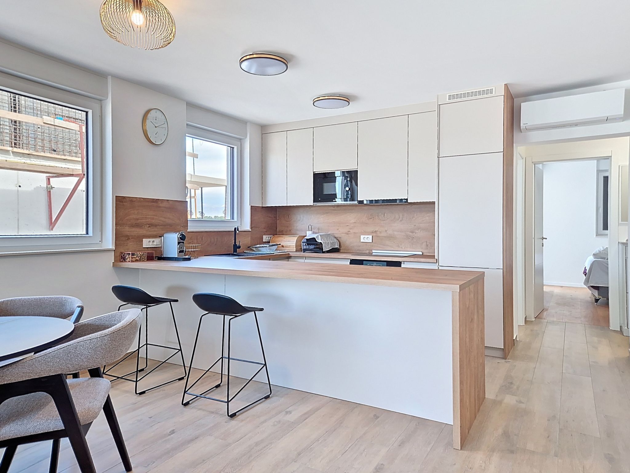 Fridge, oven, dishwasher, cookware/dishes/utensils