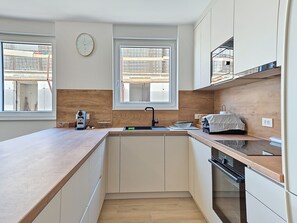 Fridge, oven, dishwasher, cookware/dishes/utensils - Apartment Karlo by Interhome (Pag/Povljana)