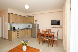 Dining - Velaris Apartment 202 (Vlorë)