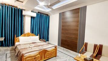 Tweepersoonskamer, balkon, uitzicht op park