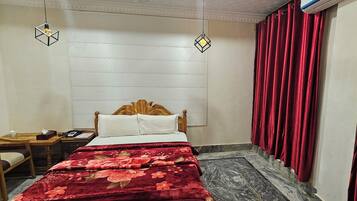 Tweepersoonskamer, balkon, uitzicht op park