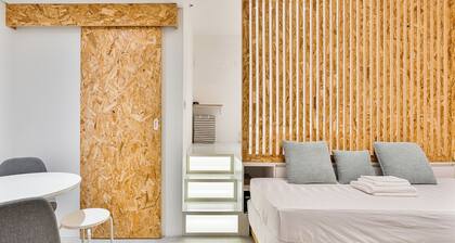 Chic Studio with Pool and Gym Access I 18-Mins to Dubai Expo City