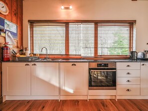 Fridge, microwave, oven, cookware/dishes/utensils - Fishermans Riverside Combi by Interhome (Drumnadrochit)