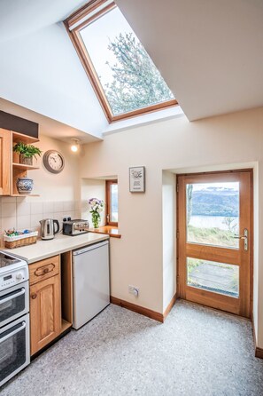 Fridge, microwave, oven, dishwasher - Bunloit Combi by Interhome (Drumnadrochit)