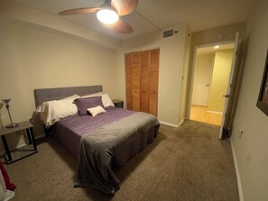 Iron/ironing board, WiFi, bed sheets - 2-bedroom apartment in charming Clearwater with cool AC (Clearwater)