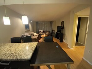 Interior - 2-bedroom apartment in charming Clearwater with cool AC (Clearwater)