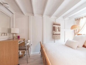 Unclassified image, 3 of 8, button - Extravaganza Condo 10mins from NYC - W/ Amenities - Indoor Pool - Fitness Center (Weehawken Township)