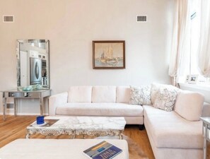 Unclassified image, 5 of 8, button - Extravaganza Condo 10mins from NYC - W/ Amenities - Indoor Pool - Fitness Center (Weehawken Township)