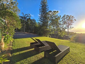 Property grounds - Hot spa with Ocean Views - fire pit - 
2 fully equipped retreats - privacy  (Bonogin)