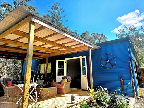 Hot spa with Ocean Views - fire pit - 
2 fully equipped retreats - privacy 