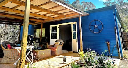 Hot spa with Ocean Views - fire pit -
2 fully equipped retreats - privacy