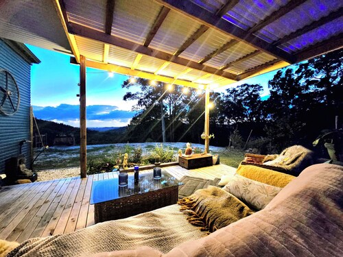 Hot spa with Ocean Views - fire pit - 
2 fully equipped retreats - privacy 